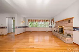 3 Country Rd, Hendersonville, NC 28791 - Photo 12