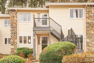 540 Britton Creek Dr, Hendersonville, NC 28791 - Photo 2