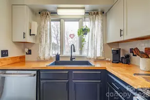 540 Britton Creek Dr, Hendersonville, NC 28791 - Photo 8