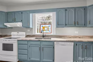 1038 Sylvan Blvd, Hendersonville, NC 28791 - Photo 10