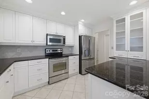 1016 Queens Rd, Charlotte, NC 28207 - Photo 4