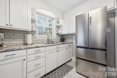 2841 20th Street NE, Hickory, NC 28601 - Photo 2
