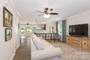 1123 Valley St, Statesville, NC 28677 - Photo 8