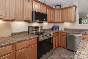 1123 Valley St, Statesville, NC 28677 - Photo 18