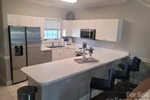 8633 Coralbell Ln, Charlotte, NC 28213 - Photo 2