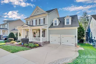 18916 Cypress Garden Dr, Davidson, NC 28036 - Photo 2