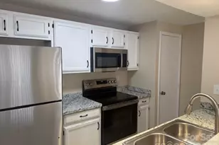 1610 Arlyn Cir, Charlotte, NC 28213 - Photo 2