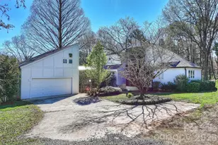 13730 Capriole Ln, Matthews, NC 28105 - Photo 2