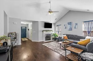 8636 Warwick Crest Ln, Charlotte, NC 28215 - Photo 6