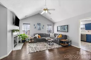 8636 Warwick Crest Ln, Charlotte, NC 28215 - Photo 10