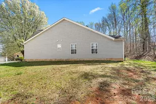 8636 Warwick Crest Ln, Charlotte, NC 28215 - Photo 32