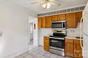 24 Pelzer St, Asheville, NC 28804 - Photo 10