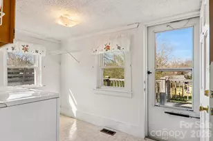 24 Pelzer St, Asheville, NC 28804 - Photo 14