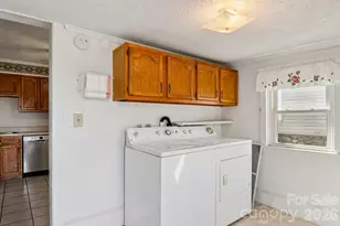 24 Pelzer St, Asheville, NC 28804 - Photo 12