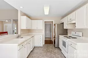 279 Stonehollow Rd, Fletcher, NC 28732 - Photo 4