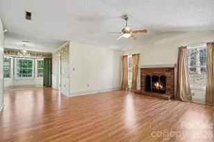 2925 Misty Plum Ct, Fort Mill, SC 29715 - Photo 4