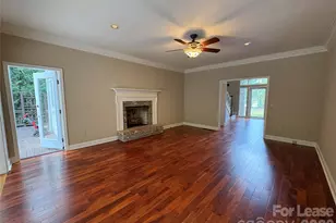 27 Mountain Lake Dr, Hendersonville, NC 28739 - Photo 4