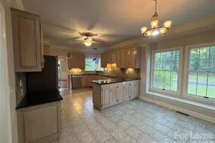 27 Mountain Lake Dr, Hendersonville, NC 28739 - Photo 2