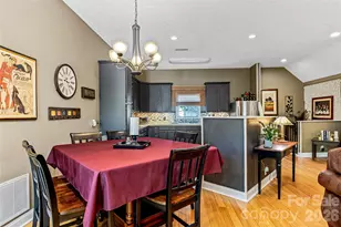 672 Blythe St, Hendersonville, NC 28739 - Photo 8