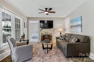 672 Blythe St, Hendersonville, NC 28739 - Photo 14