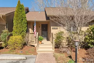 701 Red Oak Dr, Hendersonville, NC 28791 - Photo 2