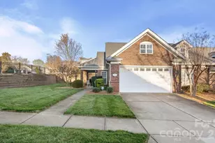 2820 Summer Valley Ct, Charlotte, NC 28269 - Photo 2