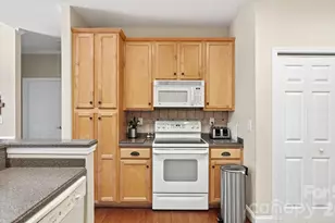 2820 Summer Valley Ct, Charlotte, NC 28269 - Photo 16