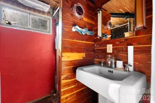 3358 Falling Creek Rd, Hickory, NC 28601 - Photo 16