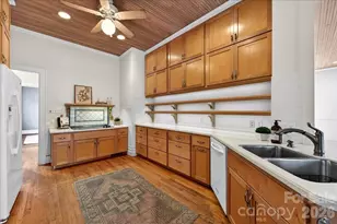 506 Hermitage Ct, Charlotte, NC 28207 - Photo 32