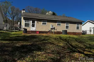 3648 High Laurel Ln, Charlotte, NC 28269 - Photo 2