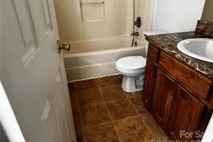 3648 High Laurel Ln, Charlotte, NC 28269 - Photo 8