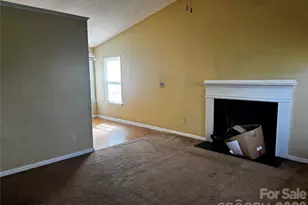 3648 High Laurel Ln, Charlotte, NC 28269 - Photo 4