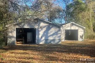 1015 Clark St, Rocky Mount, NC 27801 - Photo 2