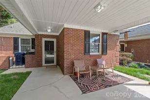 19960 Oak Leaf Cir, Cornelius, NC 28031 - Photo 4