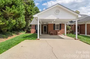 19960 Oak Leaf Cir, Cornelius, NC 28031 - Photo 1