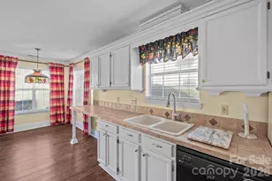 5805 Amity Springs Dr, Charlotte, NC 28212 - Photo 16