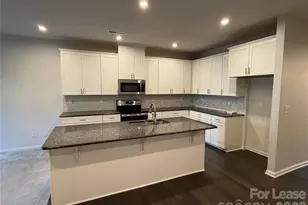 318 Willow Wood Ct, Matthews, NC 28104 - Photo 2