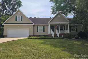 2393 Oxford Cir, Lancaster, SC 29720 - Photo 2