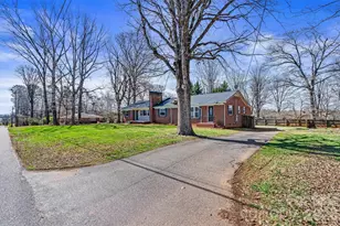 1212 3rd St Dr SE, Conover, NC 28613 - Photo 4