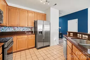 8411 Chaceview Ct, Charlotte, NC 28269 - Photo 10