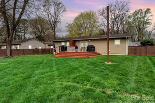 4214 Vinetta Ct, Charlotte, NC 28215 - Photo 2