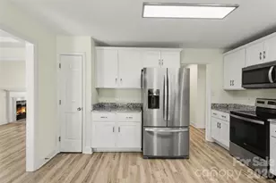 8500 Woodhill Manor Ct, Charlotte, NC 28215 - Photo 10