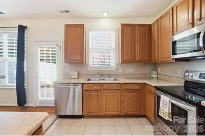 8422 Chaceview Court, Charlotte, NC 28269 - Photo 16