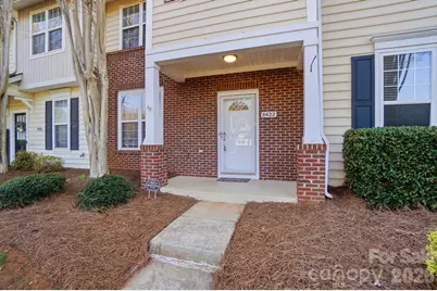 8422 Chaceview Court, Charlotte, NC 28269 - Photo 2