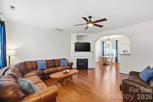 8422 Chaceview Ct, Charlotte, NC 28269 - Photo 4