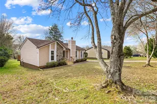 8122 Strawberry Point Dr, Charlotte, NC 28215 - Photo 2