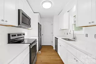 8122 Strawberry Point Dr, Charlotte, NC 28215 - Photo 10