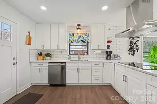 4408 Mapleleaf Ln, Charlotte, NC 28208 - Photo 10