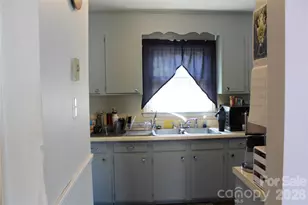 5445 Glenview Dr, Hickory, NC 28602 - Photo 8