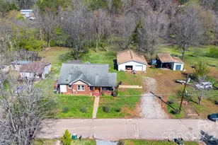 218 W 28th St, Newton, NC 28658 - Photo 2